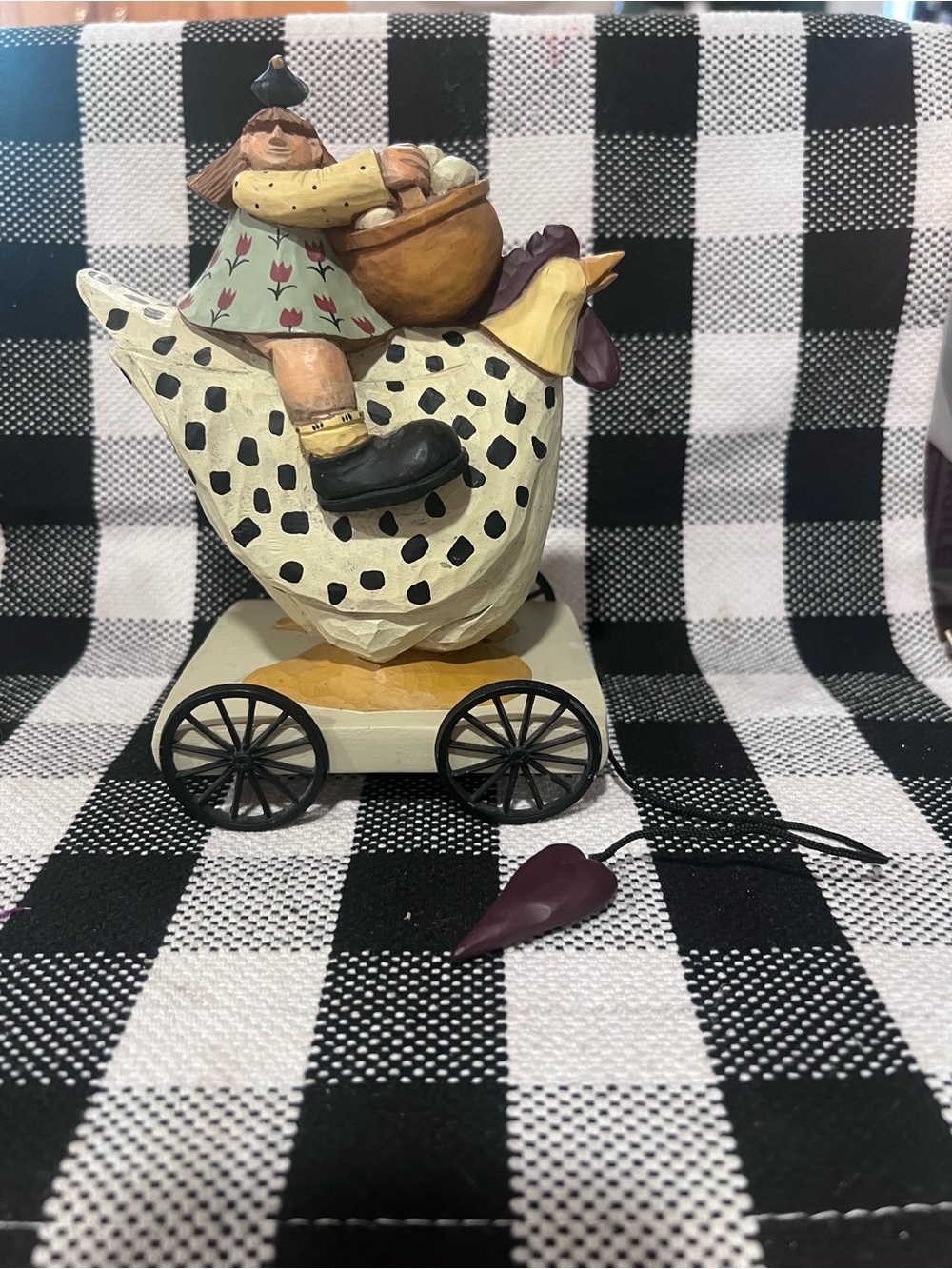 Williraye studio egg hunt WW7502

Folk Art Hen on Wheels Figurine